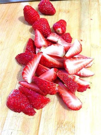 简易草莓沙拉的做法图解5