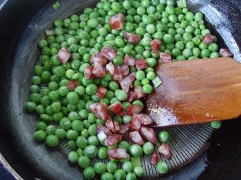 腊肠炒豌豆的做法步骤3