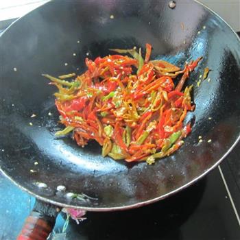 红辣椒煮鱼的做法图解5