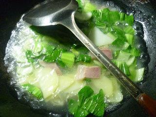 青菜咸肉土豆汤的做法图解6