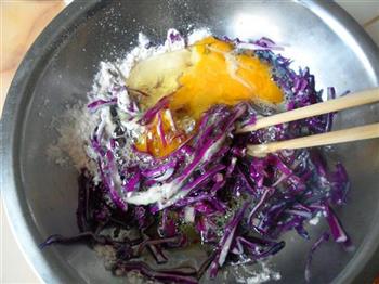 紫甘蓝鸡蛋卷的做法步骤3