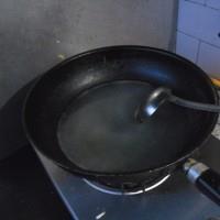 紫菜蛋花汤的做法图解2