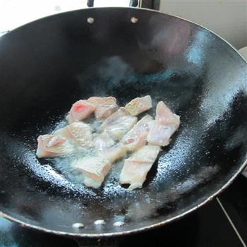 豆腐煮鱼的做法图解3