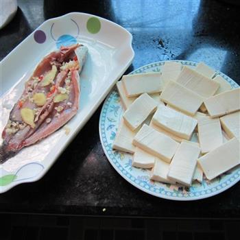 葱香豆腐蒸柴鱼的做法图解2