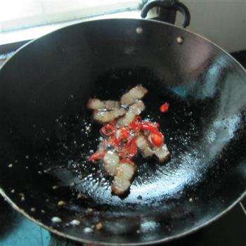 丝瓜丁炒腊肉的做法步骤3