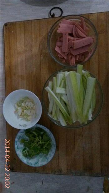 丝瓜火腿汤的做法步骤1