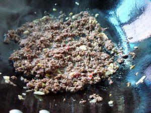酸豇豆炒牛肉末的做法步骤6