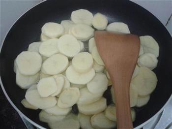 椒盐土豆片的做法步骤4