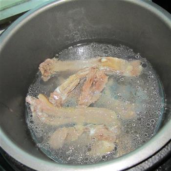 清炖羊排汤的做法步骤7