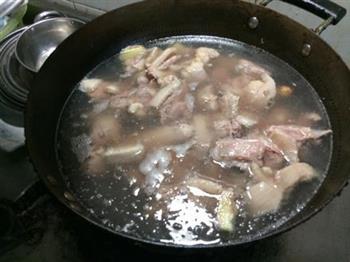 酸荞头炒鸭肉的做法步骤3