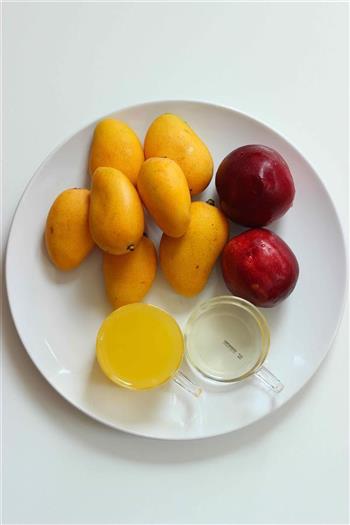 芒果与桃子冰棍的做法图解1