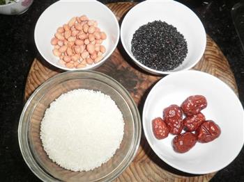 红枣紫米花生粥的做法步骤1