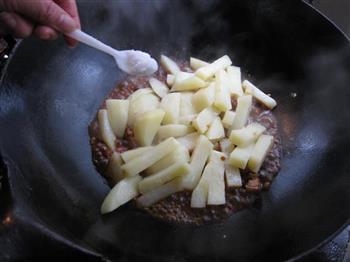 土豆烧肉的做法步骤7