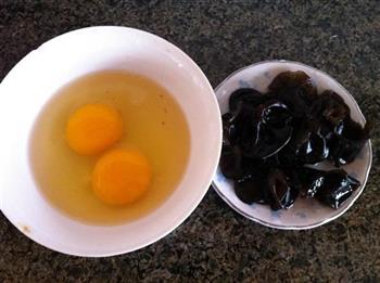 西红柿木耳炒鸡蛋的做法步骤2
