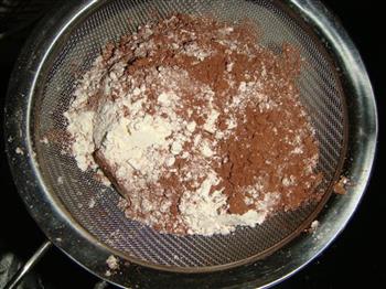 巧克力蛋糕卷的做法步骤6