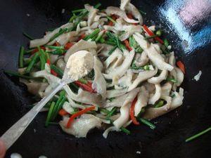 韭苔炒平菇的做法步骤8