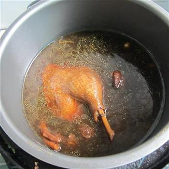 蒜米卤鸡腿的做法步骤1