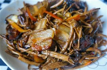 茶树菇炒腊肉的做法步骤7