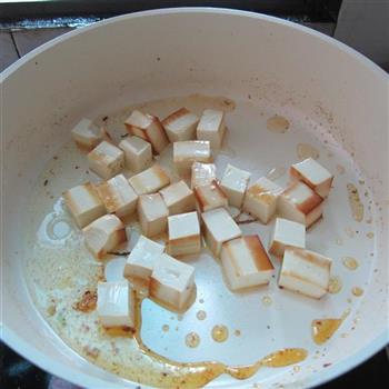 煎炒豆腐丁的做法步骤3