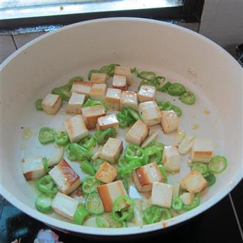 煎炒豆腐丁的做法步骤6