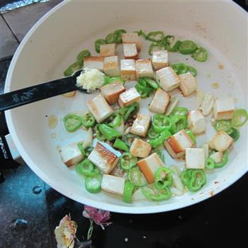 煎炒豆腐丁的做法步骤8