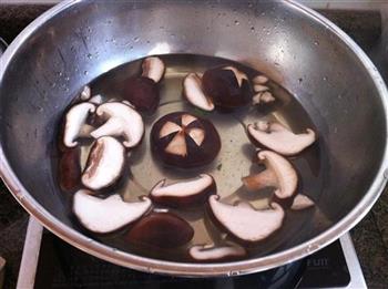 香菇炒油菜的做法图解3