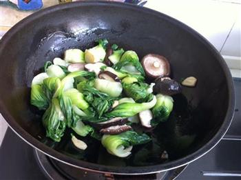 香菇炒油菜的做法步骤5