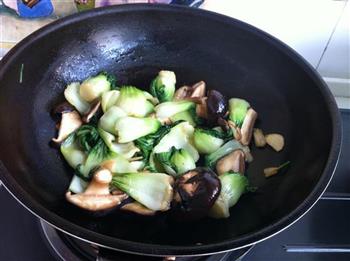 香菇炒油菜的做法步骤6