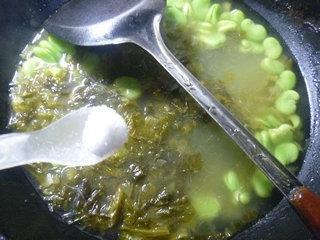 蚕豆酸菜粉丝汤的做法步骤7