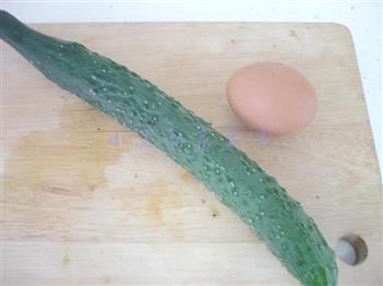黄瓜炒鸡蛋的做法步骤1