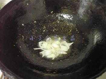 黑木耳口蘑炒鸡丁的做法步骤7