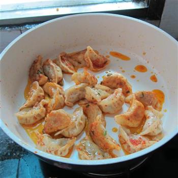 陶瓷锅煎饺子的做法步骤7