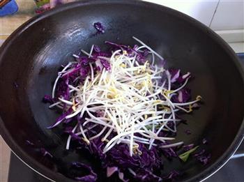紫甘蓝炒米饭的做法步骤4