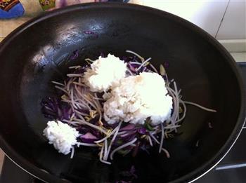 紫甘蓝炒米饭的做法步骤5