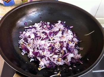 紫甘蓝炒米饭的做法步骤6