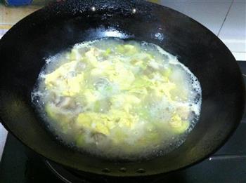 双孢菇鸡蛋汤的做法图解6