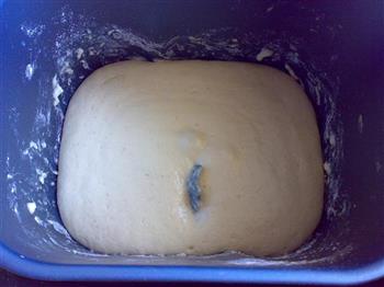 牛奶面包圈的做法步骤2