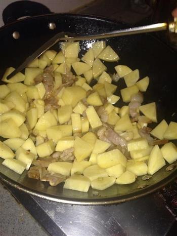 土豆焖饭的做法步骤4