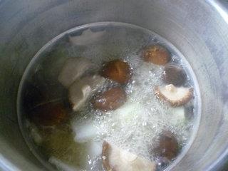 香菇冬瓜排骨汤的做法图解10