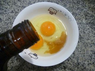 蚕豆黑木耳炒鸡蛋的做法步骤3