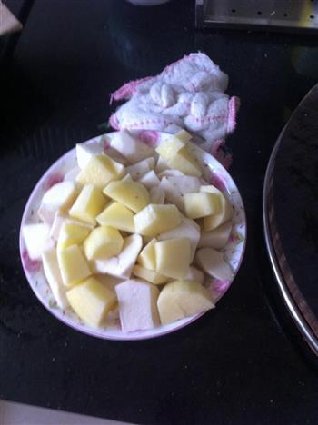 剁椒芋头土豆的做法步骤2