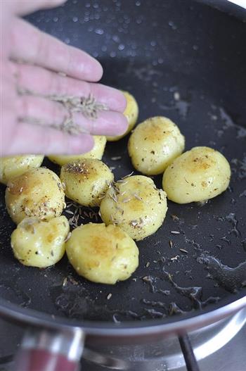 香煎孜然小土豆的做法步骤10