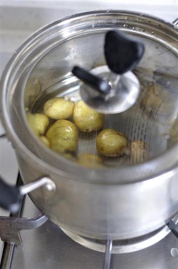 香煎孜然小土豆的做法步骤4