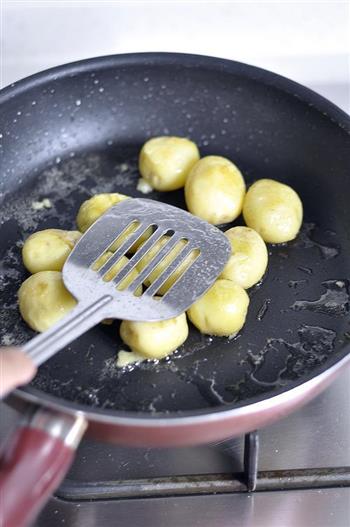 香煎孜然小土豆的做法步骤7