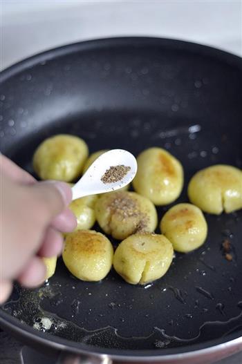 香煎孜然小土豆的做法步骤9