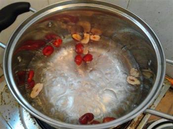红糖生姜红枣暖身汤的做法步骤3