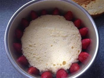 草莓酸奶慕斯蛋糕的做法图解5