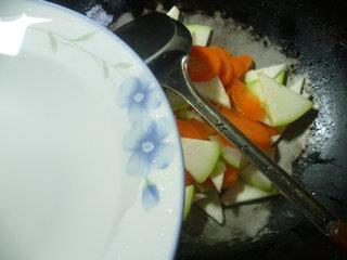 胡萝卜炒蒲瓜的做法步骤8