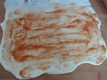 茄酱肉松面包卷的做法步骤5