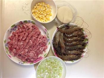 虾肉锅贴的做法步骤1